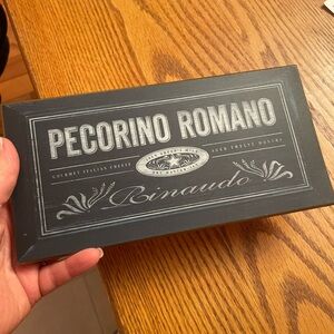 Pecorino Romano déco with Classic Design